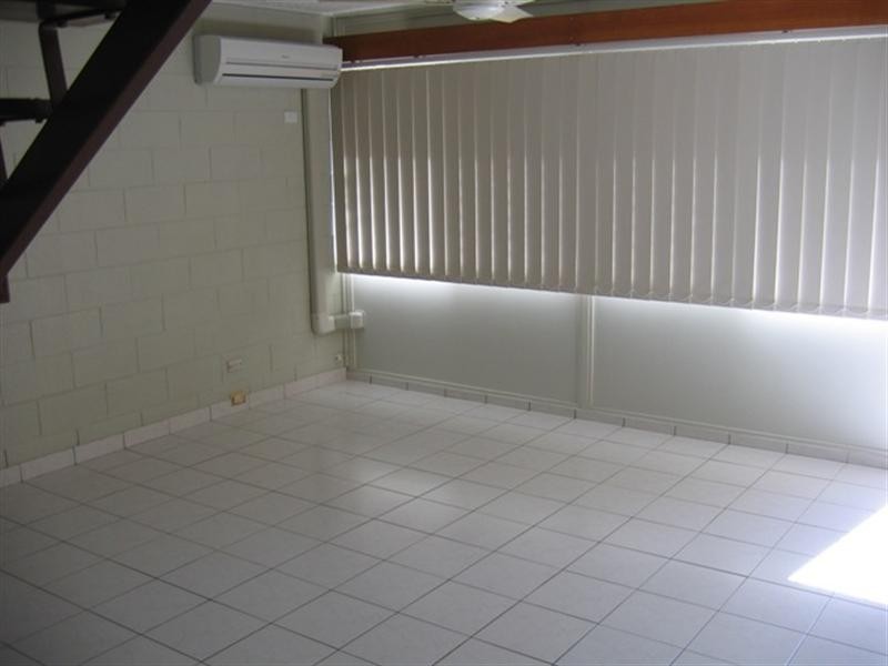 2/174 Harold Street, West End QLD 4810