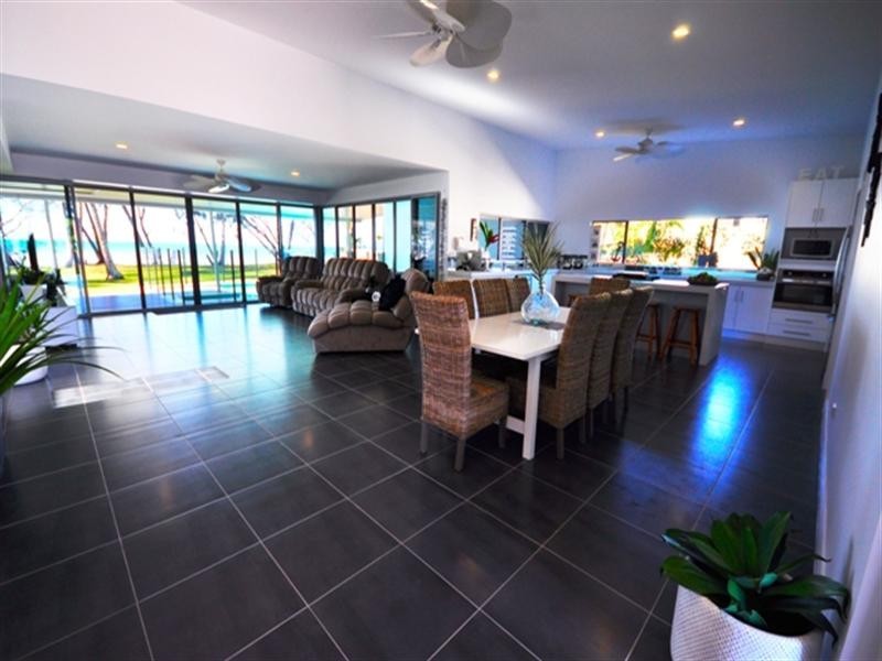 4 Reef Street, Saunders Beach QLD 4818