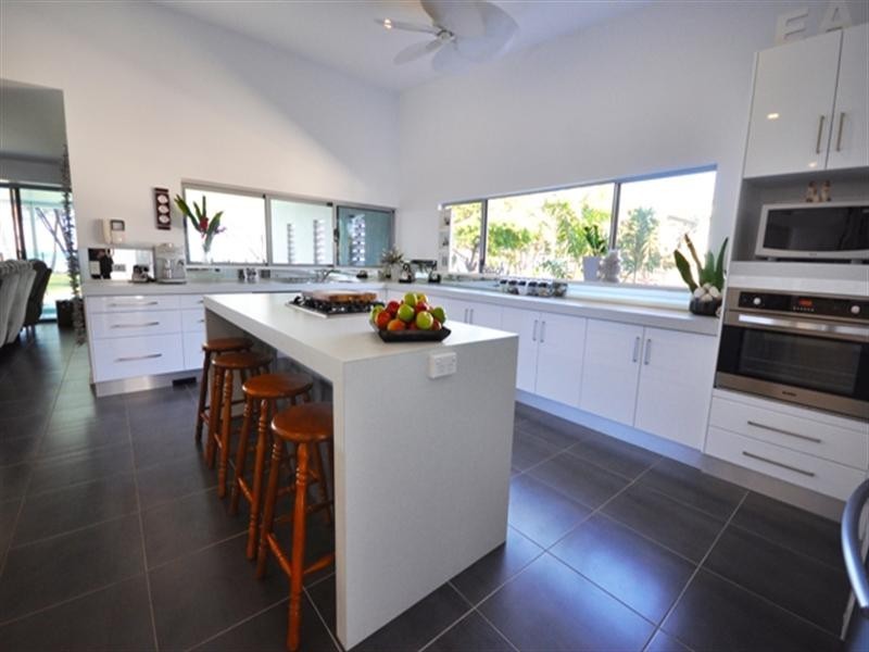 4 Reef Street, Saunders Beach QLD 4818