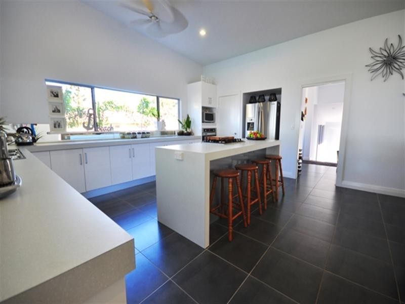 4 Reef Street, Saunders Beach QLD 4818