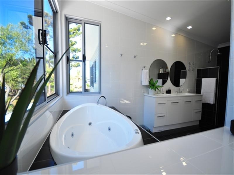 4 Reef Street, Saunders Beach QLD 4818
