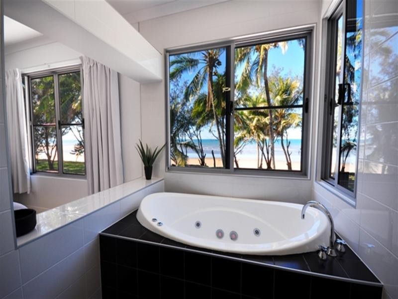 4 Reef Street, Saunders Beach QLD 4818