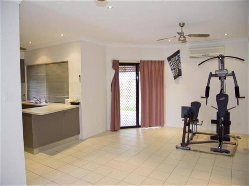 15 Timbury Way, Mount Louisa QLD 4814