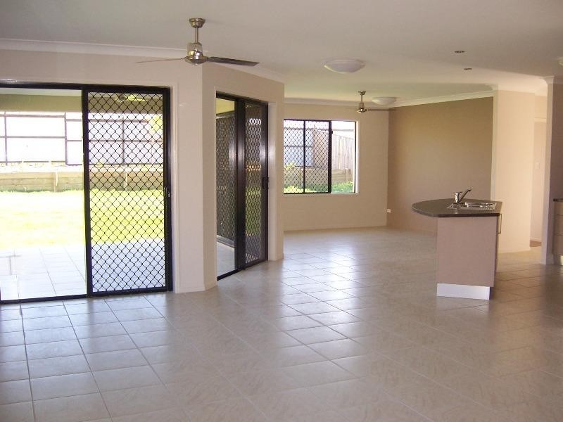 4 Mentmore Court, Bushland Beach QLD 4818
