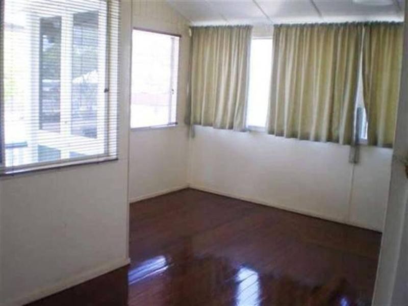 72 Queens Road, Hermit Park QLD 4812