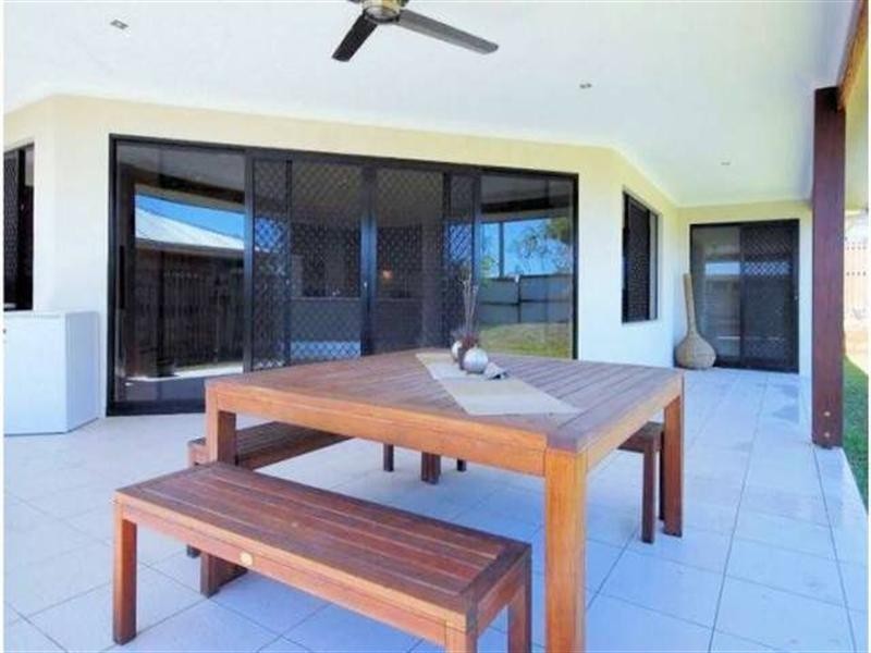 1 Dugong Court, Bushland Beach QLD 4818