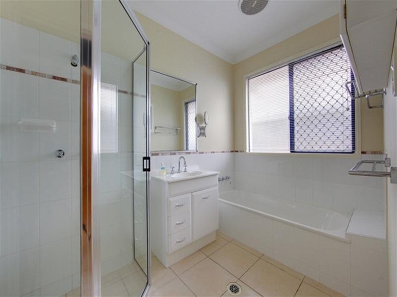 7 St Albans Road, Mount Louisa QLD 4814