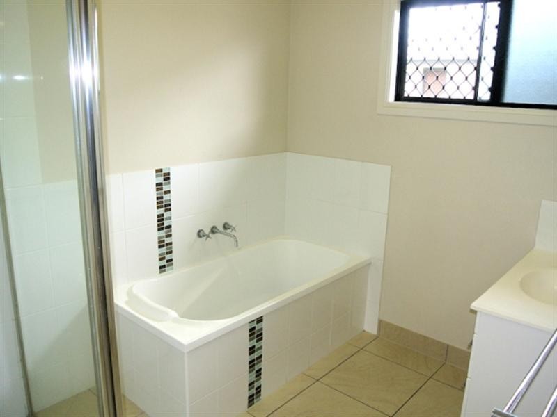 15 Eungella Court, Bushland Beach QLD 4818