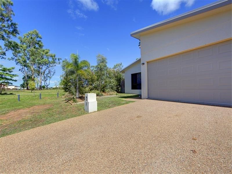 15 Eungella Court, Bushland Beach QLD 4818