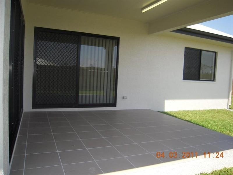 6 Black Apple Avenue, ‘Sanctum’, Mount Low QLD 4818