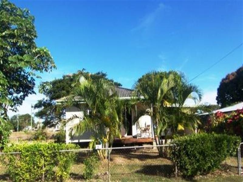 8 Jermyn Street, Hyde Park QLD 4812