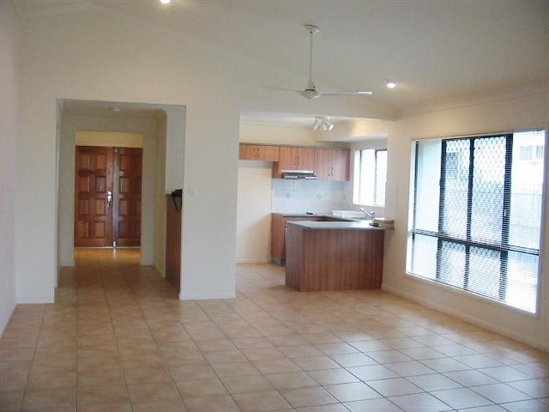 92 Estuary Parade, Douglas QLD 4814