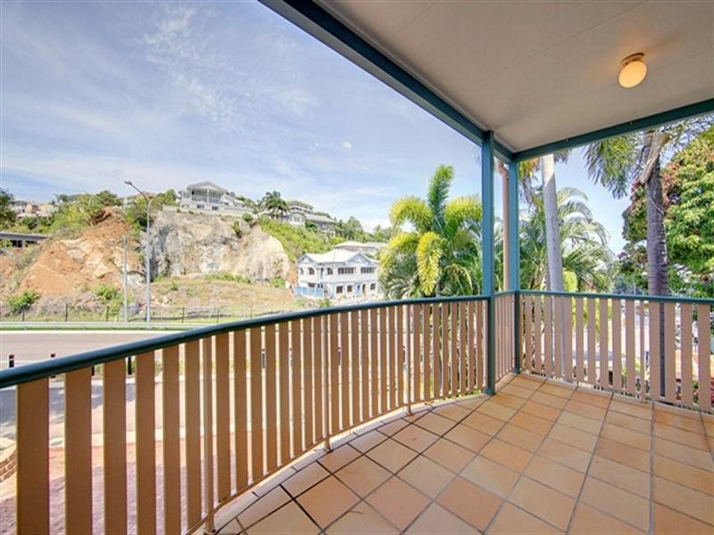 2/15 Cleveland Terrace, North Ward QLD 4810