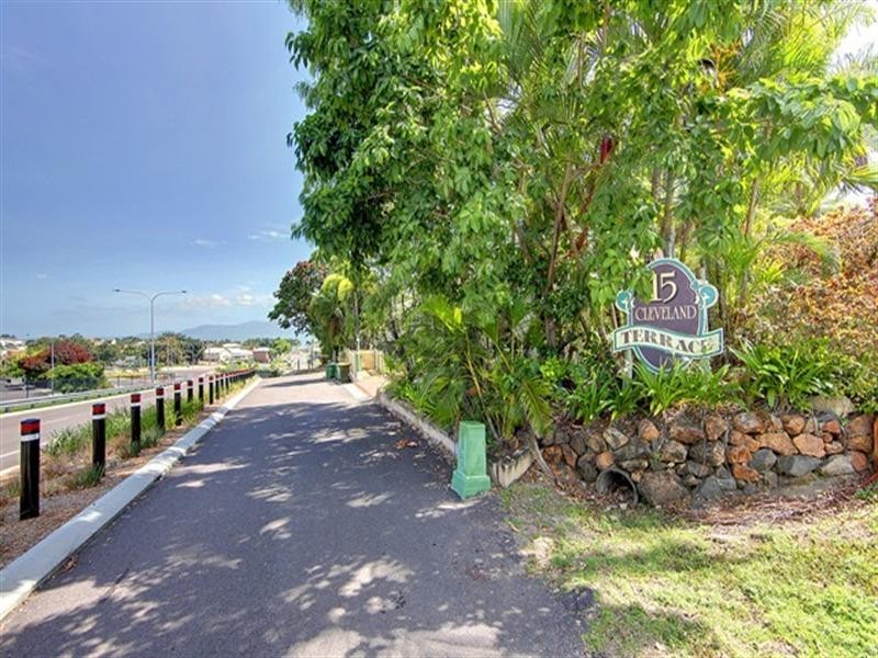 2/15 Cleveland Terrace, North Ward QLD 4810