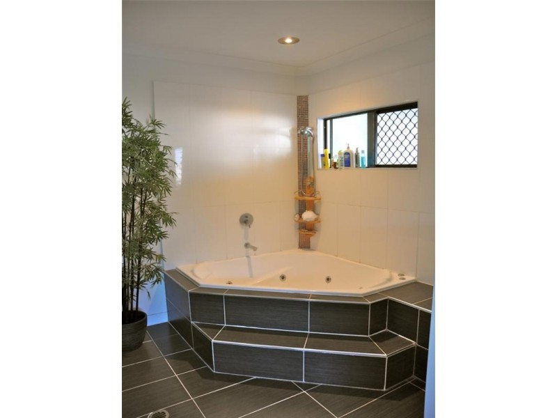 41 Minaret Way, Mount Louisa QLD 4814