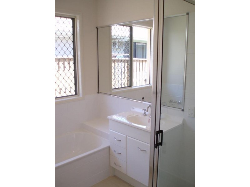 13 Donostia Crescent, Bushland Beach QLD 4818