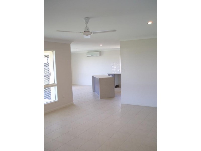 13 Donostia Crescent, Bushland Beach QLD 4818