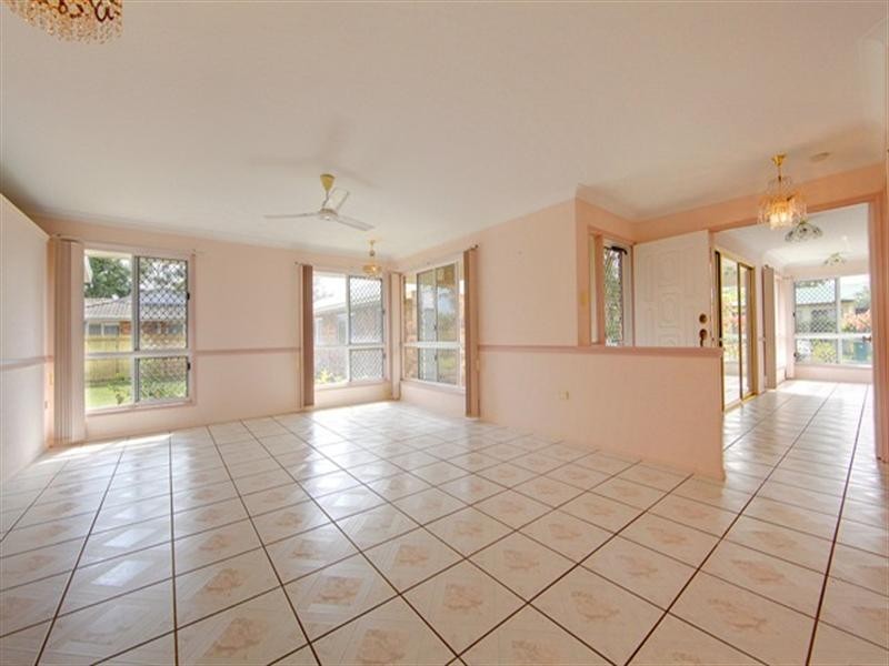 17 Hillgrove Court, Bushland Beach QLD 4818