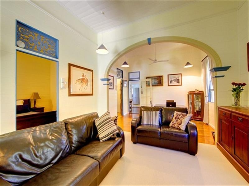 6 Garrick Street, West End QLD 4810