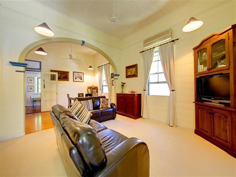 6 Garrick Street, West End QLD 4810