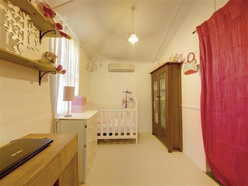 6 Garrick Street, West End QLD 4810