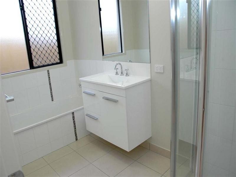 48 Hillock Crescent, Bushland Beach QLD 4818