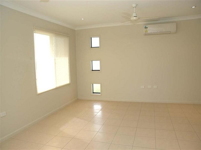 48 Hillock Crescent, Bushland Beach QLD 4818
