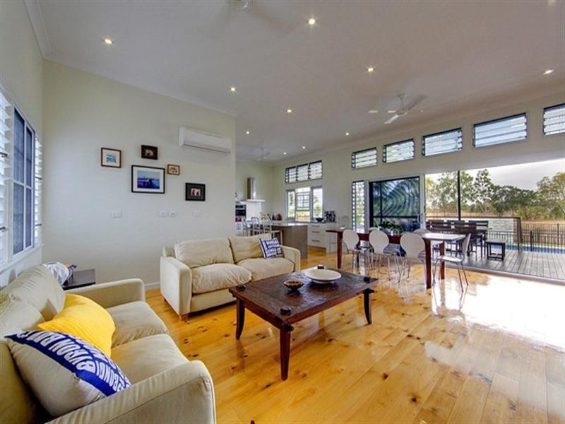 11 Whyte Street, Hermit Park QLD 4812