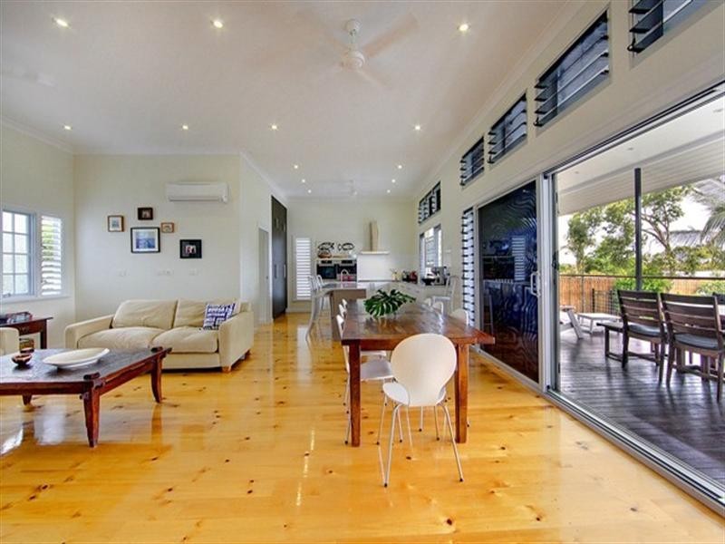 11 Whyte Street, Hermit Park QLD 4812