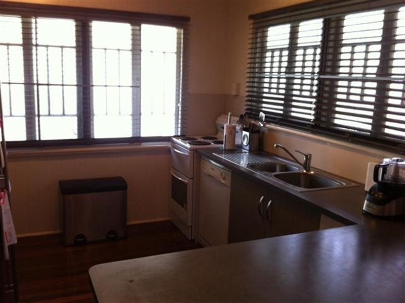 13 Townsville Street, West End QLD 4810