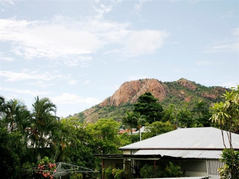 2/39 Cook Street, North Ward QLD 4810