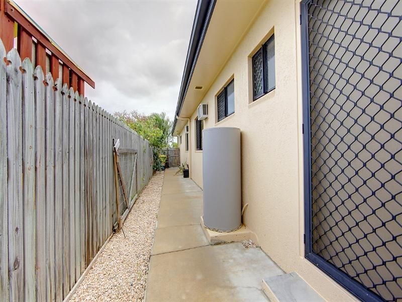 32 Monaro Circuit, Mount Louisa QLD 4814