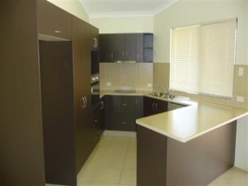 8 Browning Street, Mount Louisa QLD 4814