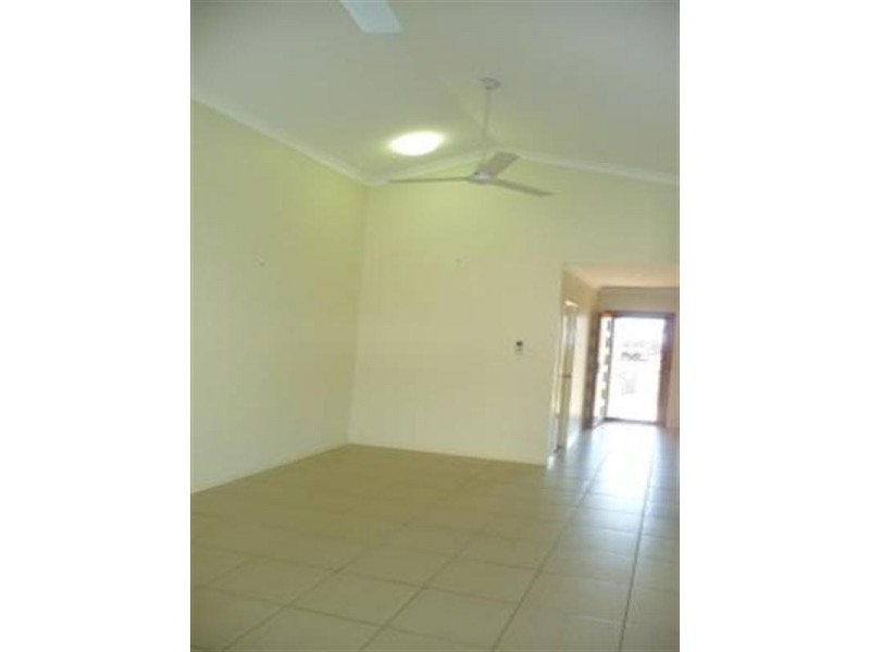 8 Browning Street, Mount Louisa QLD 4814