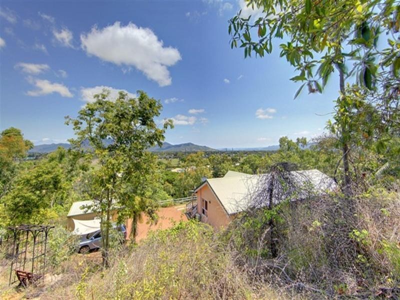 2 Sandalwood Court, Mount Louisa QLD 4814