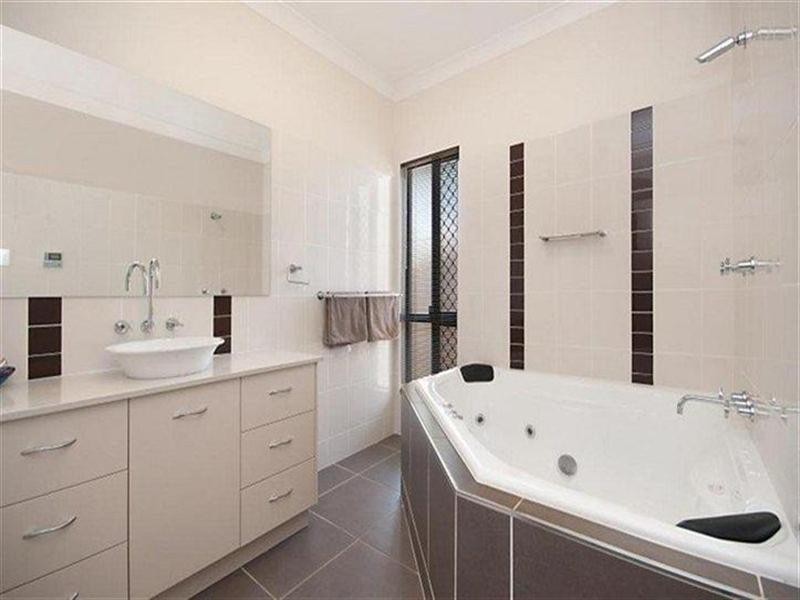 8 Newhaven Place, ‘Fairfield Waters’, Idalia QLD 4811