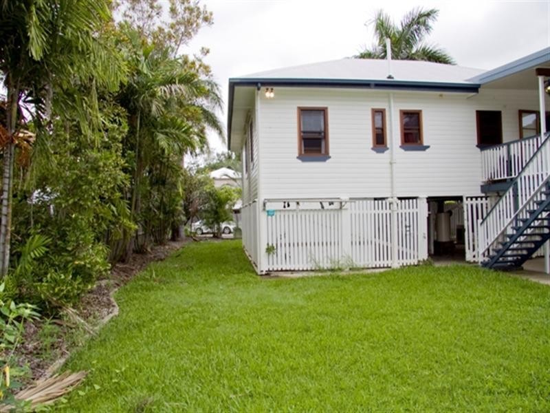 70 Norris Street, Hermit Park QLD 4812