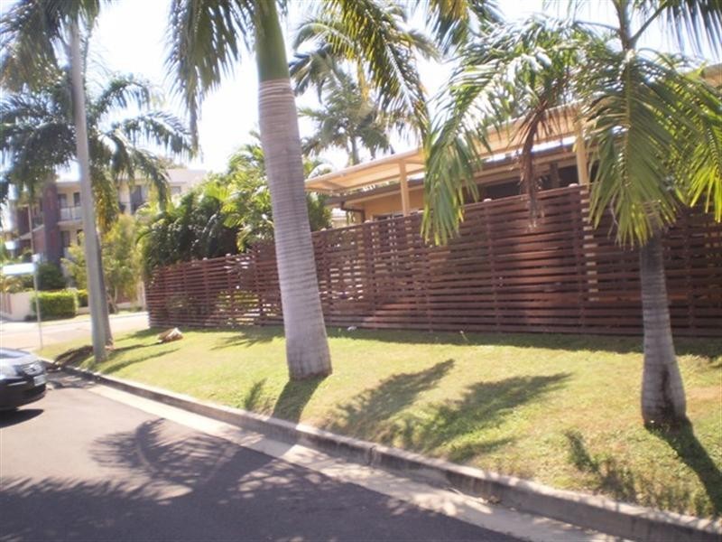 1/13 McKinley, North Ward QLD 4810