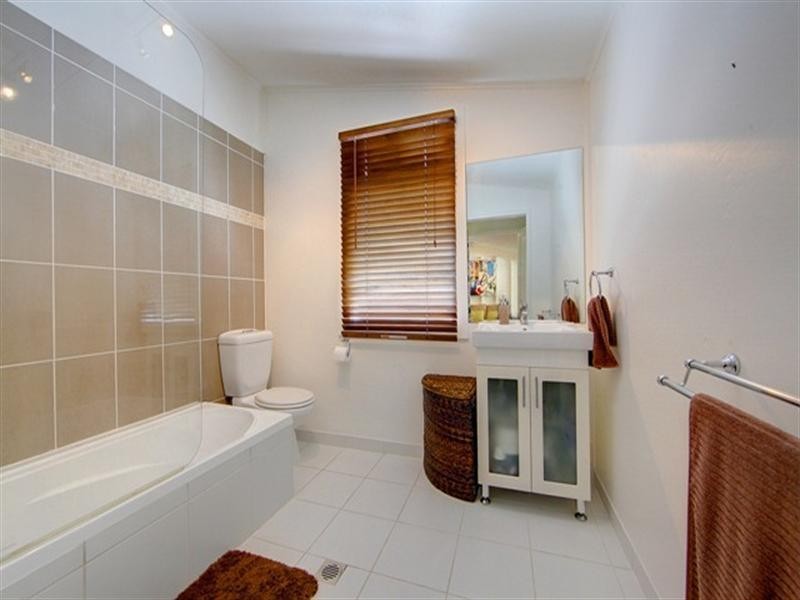 11 Garrick Street, West End QLD 4810