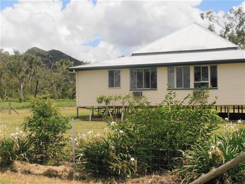 12A Brady Road, Oak Valley QLD 4811