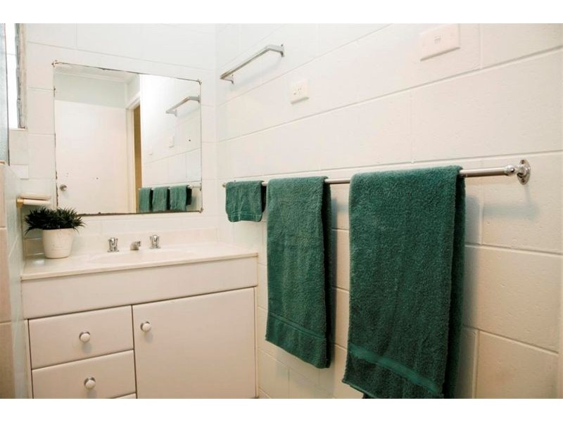 10 Badelona Street, Cranbrook QLD 4814