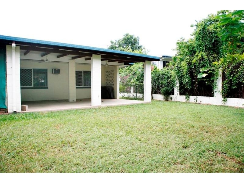 10 Badelona Street, Cranbrook QLD 4814