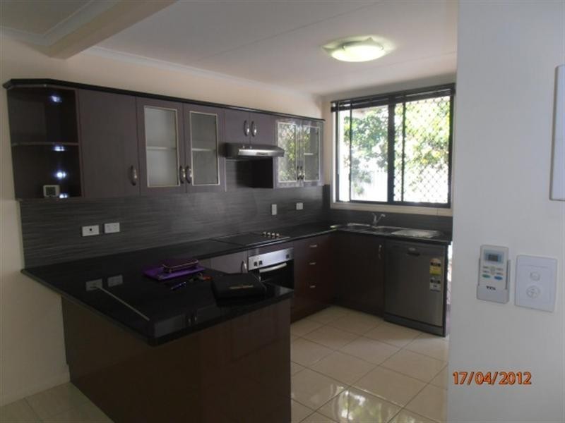 2/21 Warburton Street, North Ward QLD 4810