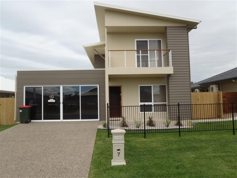 7 Balladonia Avenue, Mount Low QLD 4818
