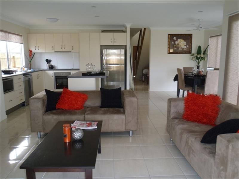 7 Balladonia Avenue, Mount Low QLD 4818