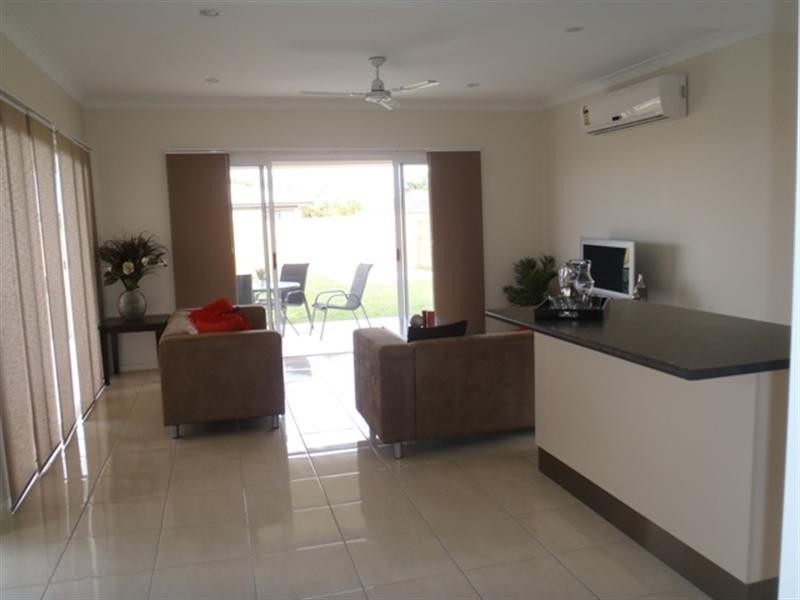 7 Balladonia Avenue, Mount Low QLD 4818