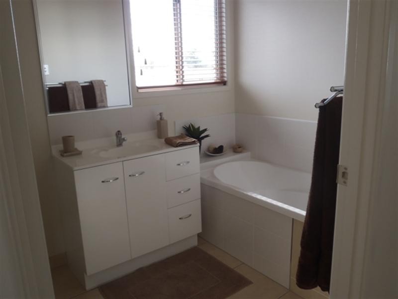 7 Balladonia Avenue, Mount Low QLD 4818