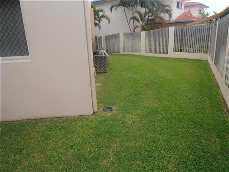 1/24 Martinez Avenue, ‘The Lakes’, West End QLD 4810