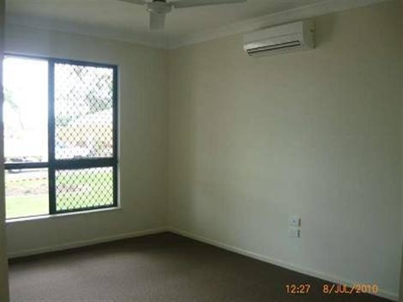 8 Browning Street, Mount Louisa QLD 4814