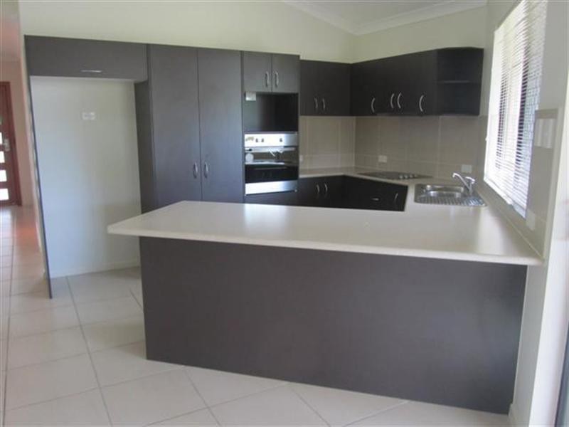 8 Browning Street, Mount Louisa QLD 4814